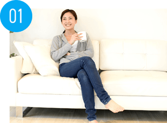 いつも同じほうで足を組む